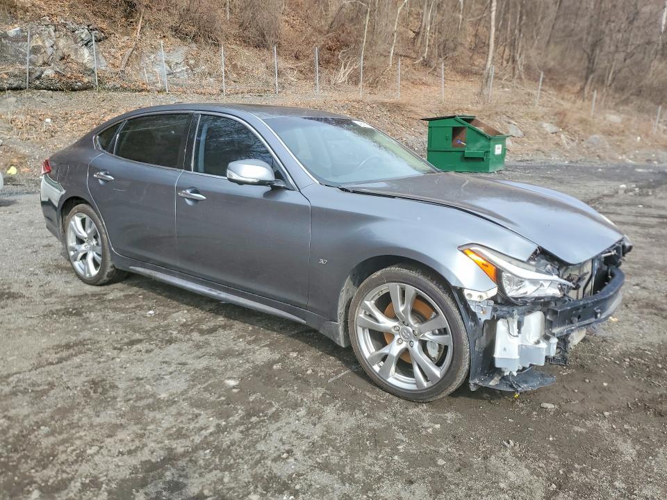 2017 Infiniti Q70 3.7