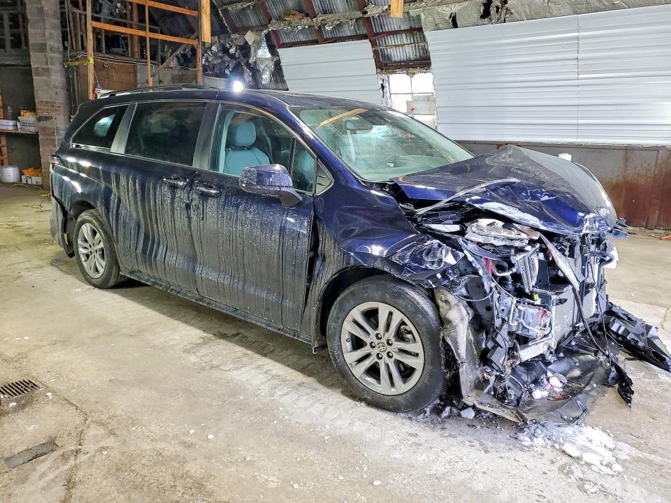 2024 Toyota Sienna xle 7-passenger