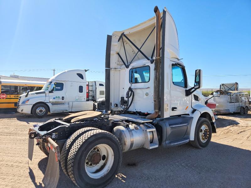 2017 Peterbilt 579 Semi Truck