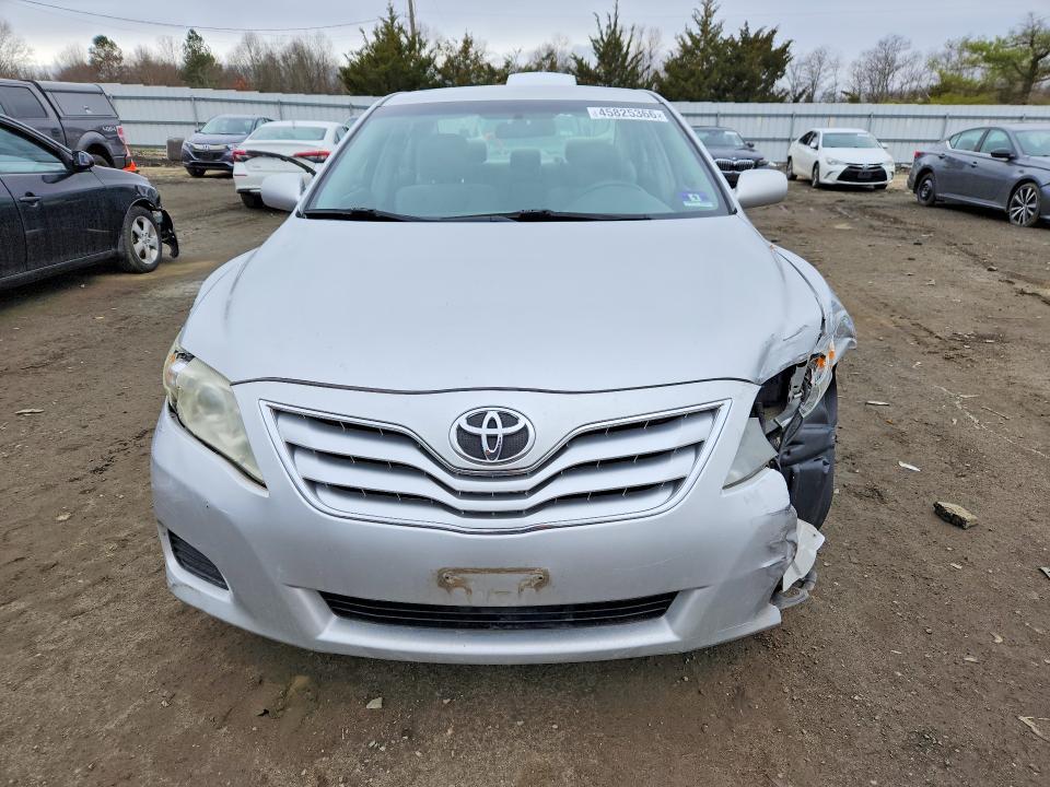 2010 Toyota Camry le