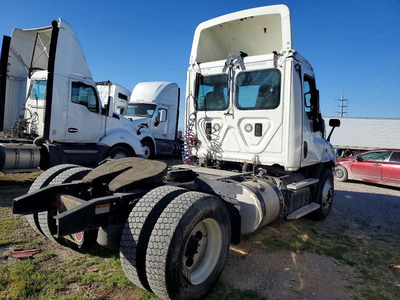 2016 Freigliner 2016 Freightliner Cascadia 113 Semi Truck
