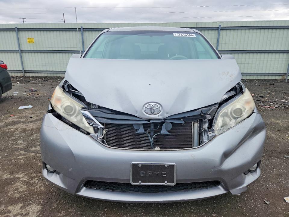 2011 Toyota Sienna xle 8-passenger