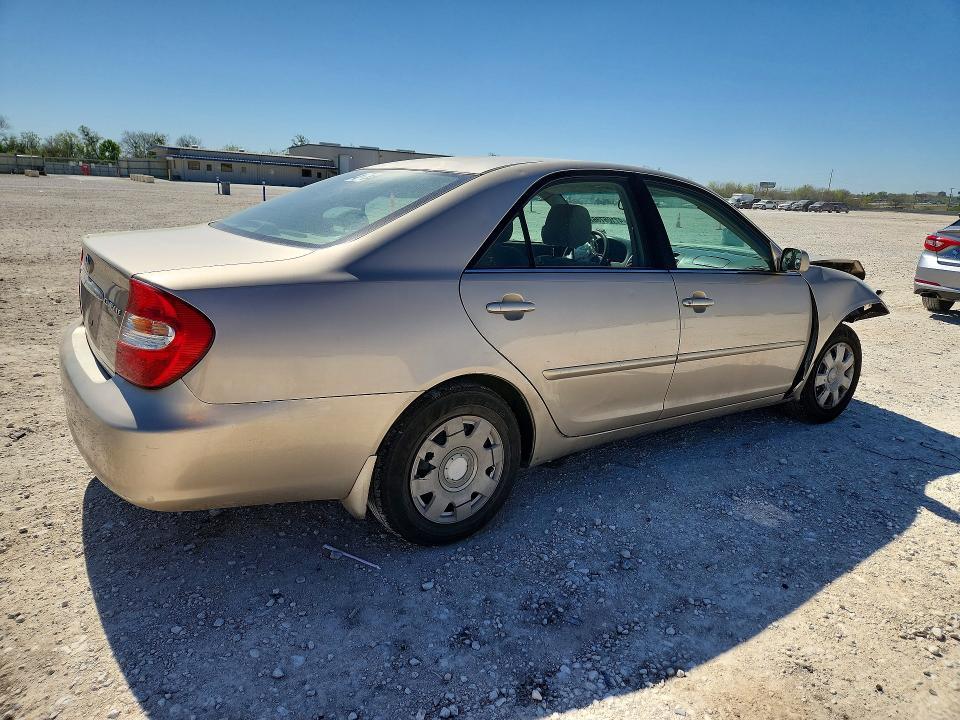 2004 Toyota Camry le