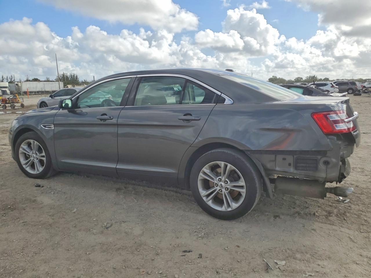 2017 Ford Taurus se