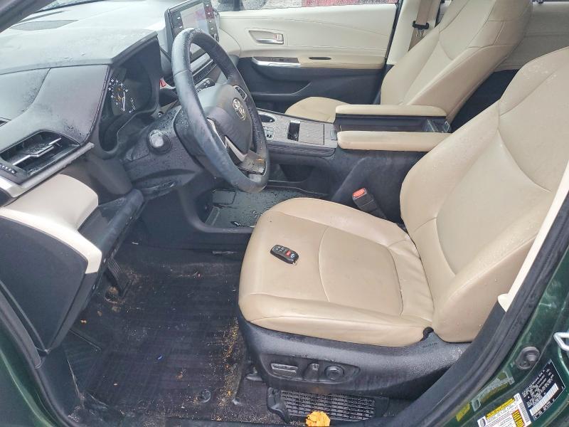 2022 Toyota Sienna xle 8-passenger