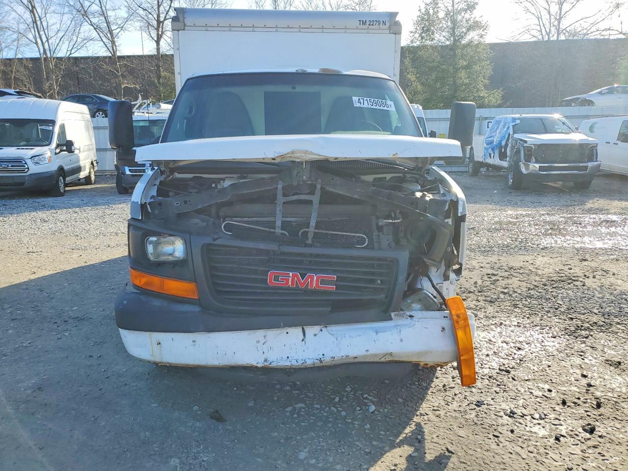 2011 GMC Savana Cutaway G3500