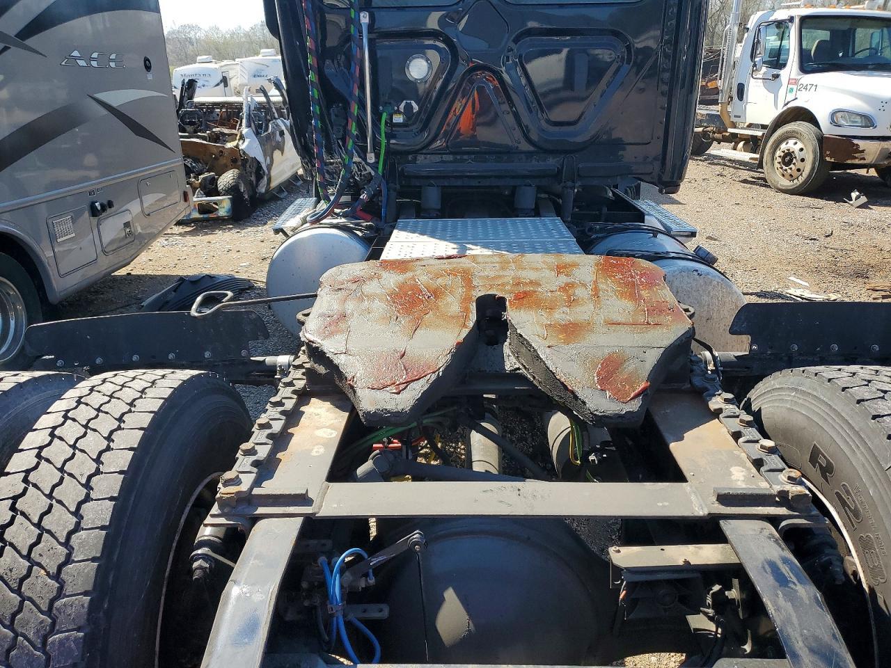 2022 Freigliner 2022 Freightliner Cascadia 126 Semi Truck