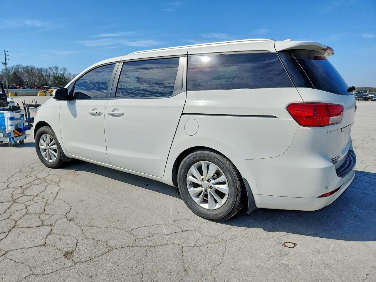 2016 KIA Sedona lx