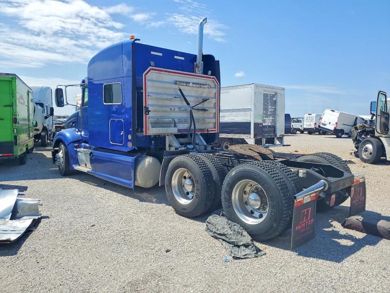 2012 Peterbilt 384 Semi Truck