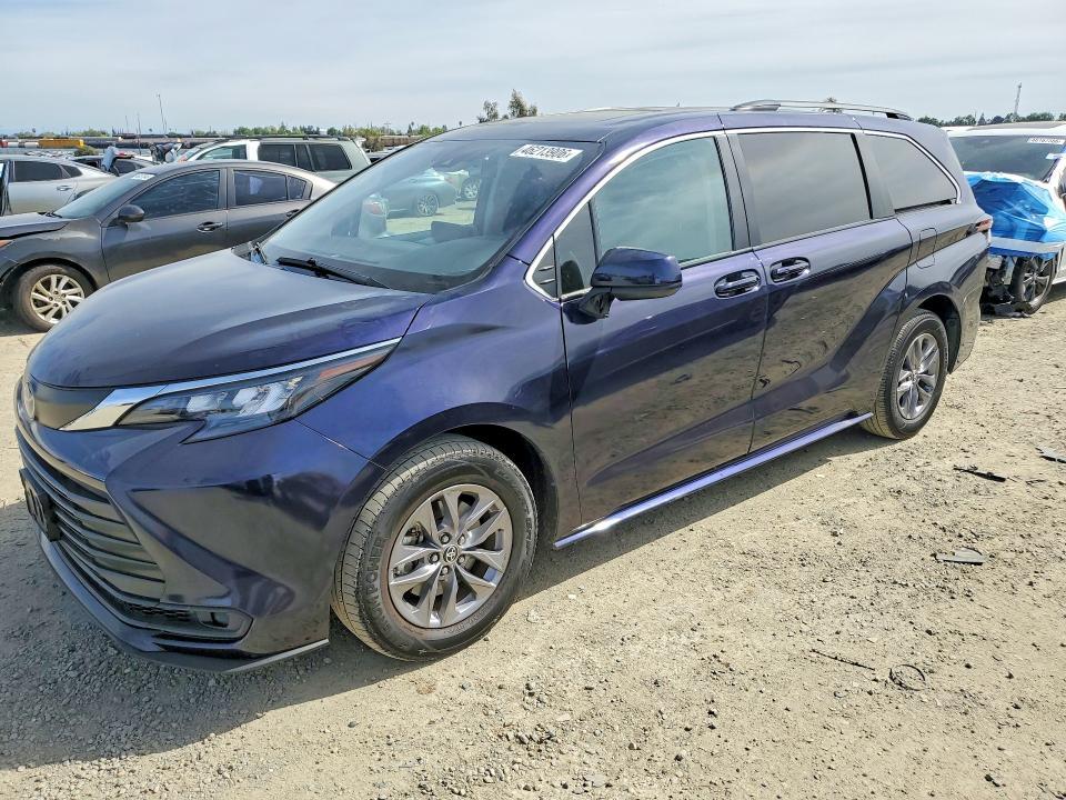 2024 Toyota Sienna le 8-passenger