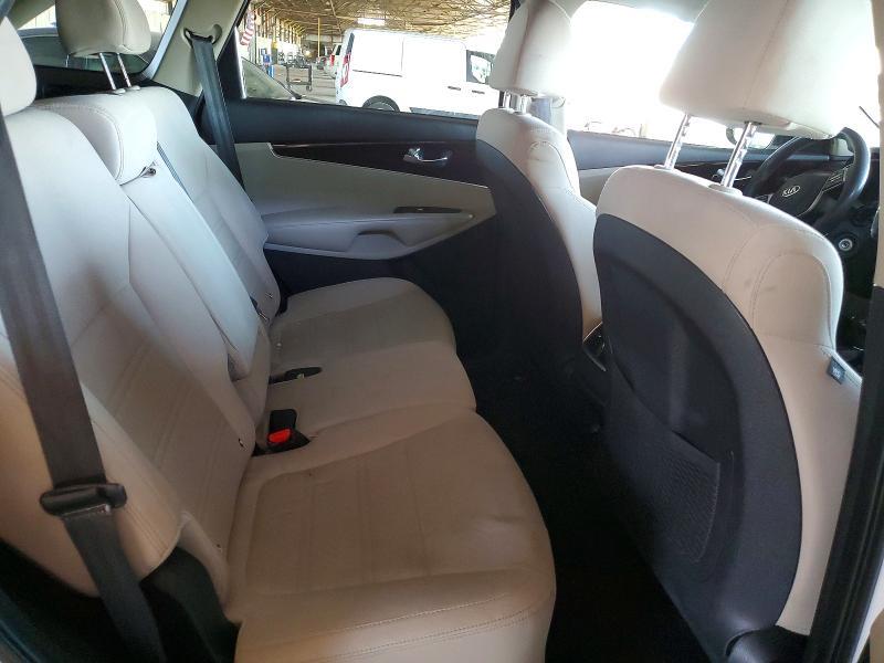 2019 KIA Sorento lx V6