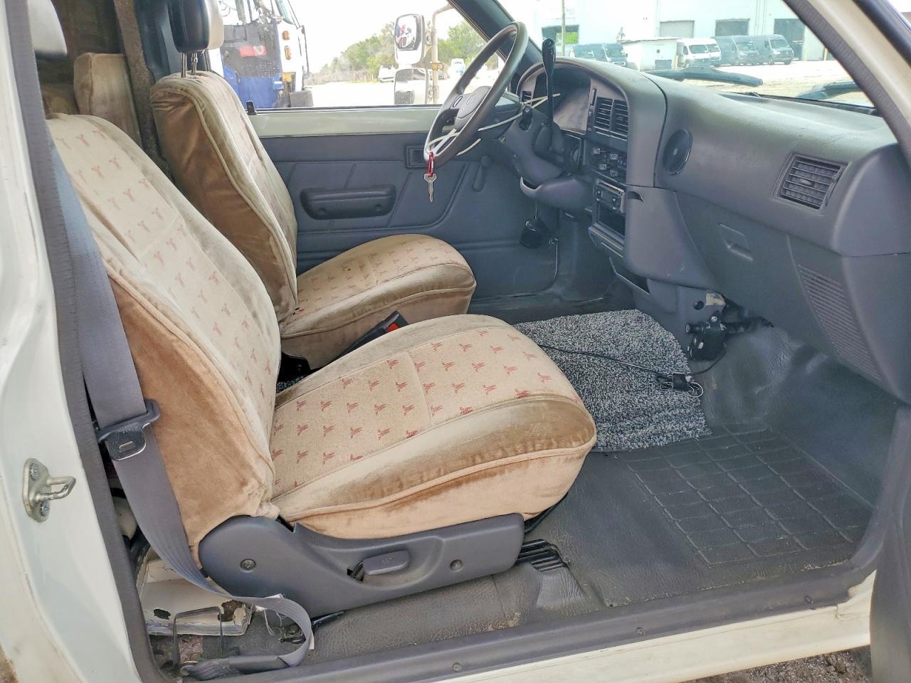 1992 Winnebago 1992 Toyota PICK-UP RV