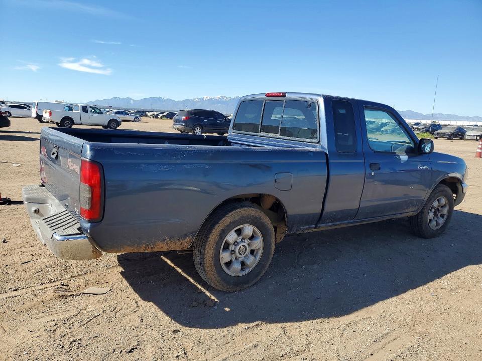 2000 Nissan Frontier xe