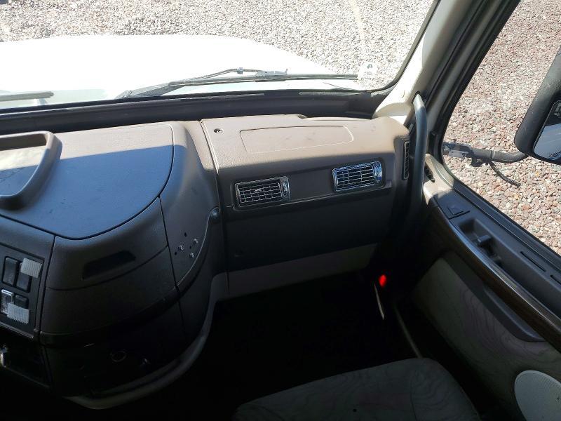 2014 Volvo VNL Semi Truck