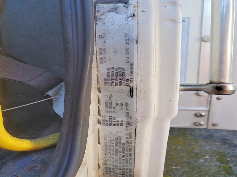 2001 Freightliner FL70 BOX Truck