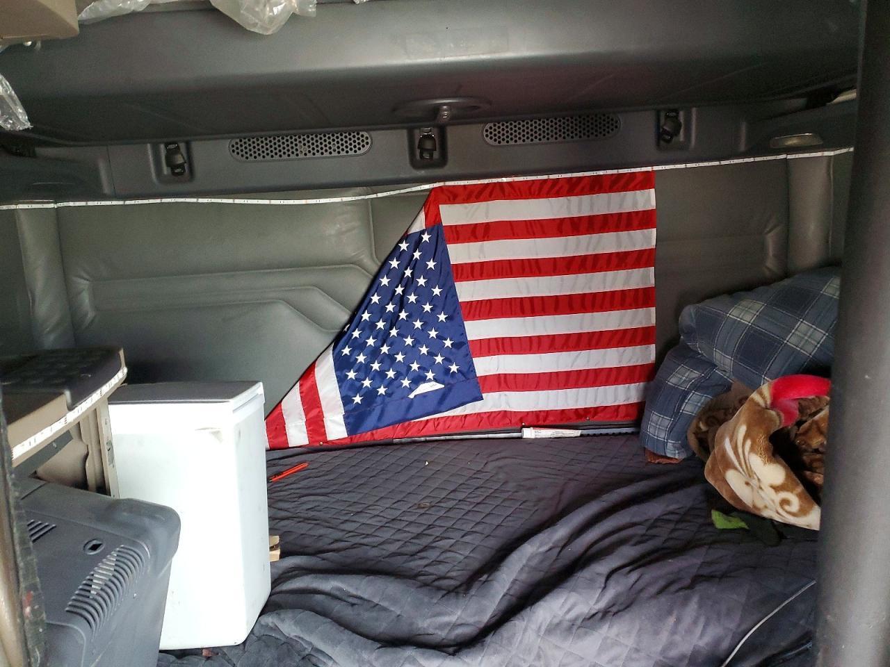 2017 Freightliner Cascadia 125 Semi Truck