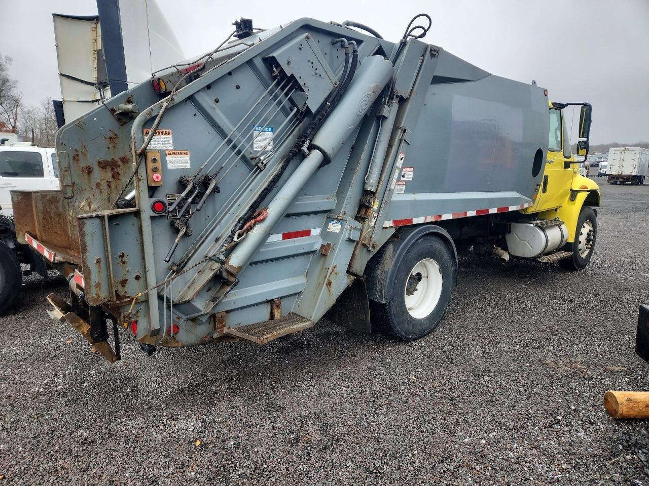 2013 International 4400 Refuse Truck