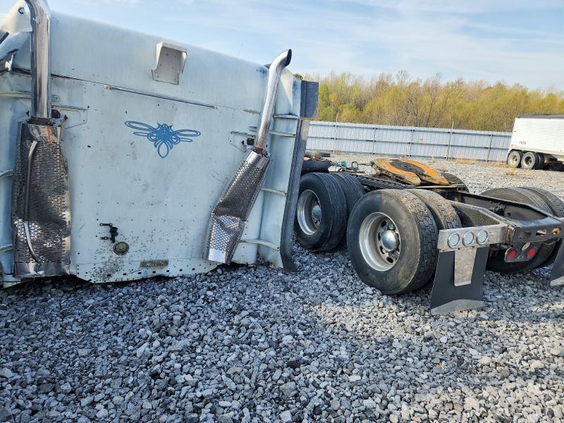 2005 Freightliner Columbia 120 Semi Truck