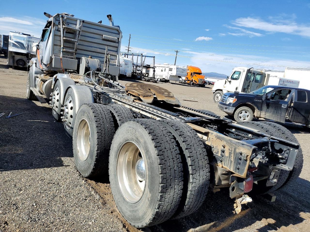 2025 Western Star 49X Chassis Semi Truck