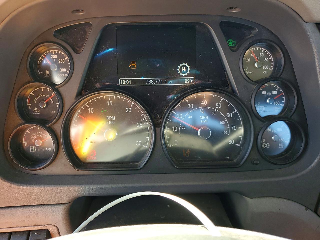 2017 Peterbilt 579 Semi Truck