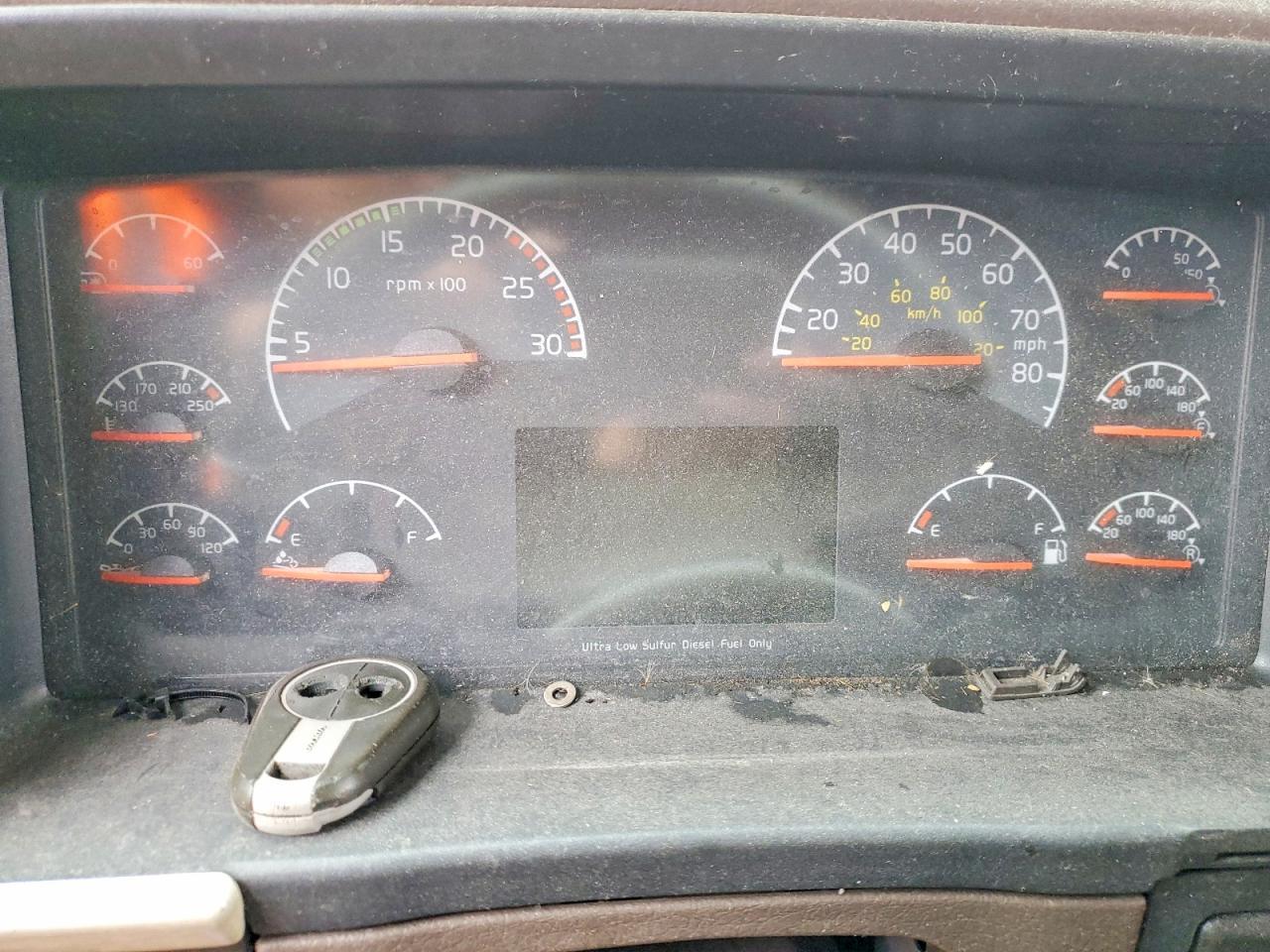 2013 Volv O VNL Semi Truck