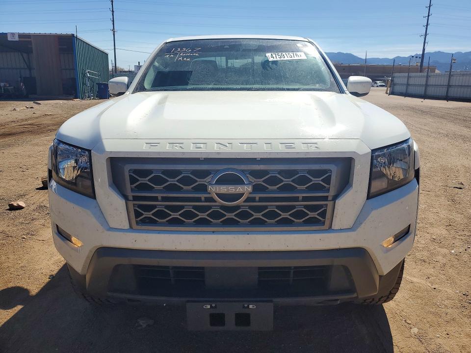 2022 Nissan Frontier sv