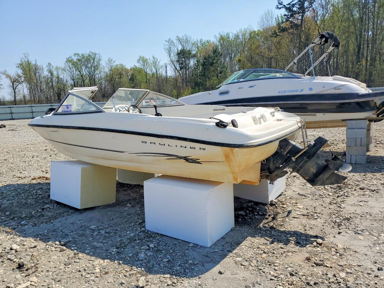 2005 Bayliner Capri-Boat