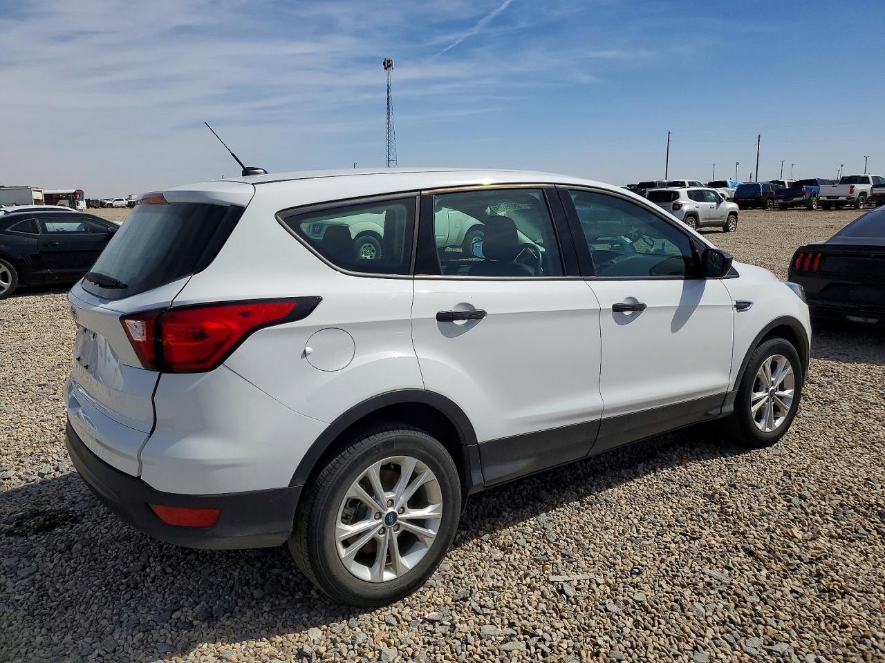 2019 Ford Escape s