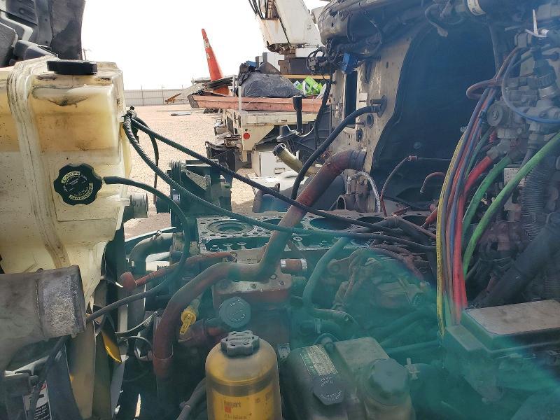 2016 Freightliner Cascadia 113 Semi Truck