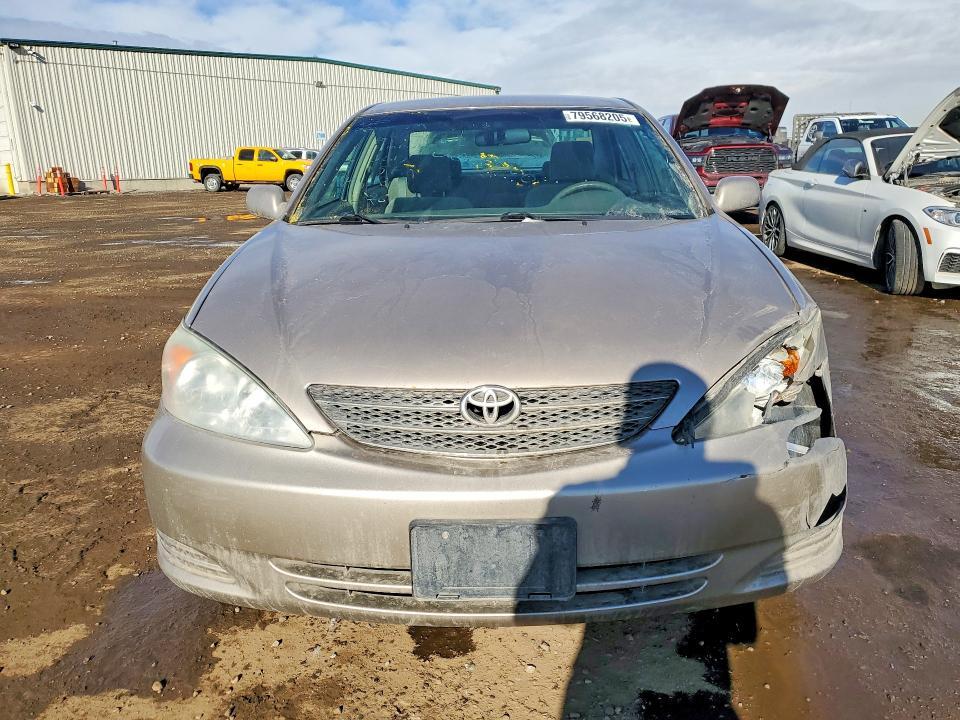 2004 Toyota Camry le 4DR