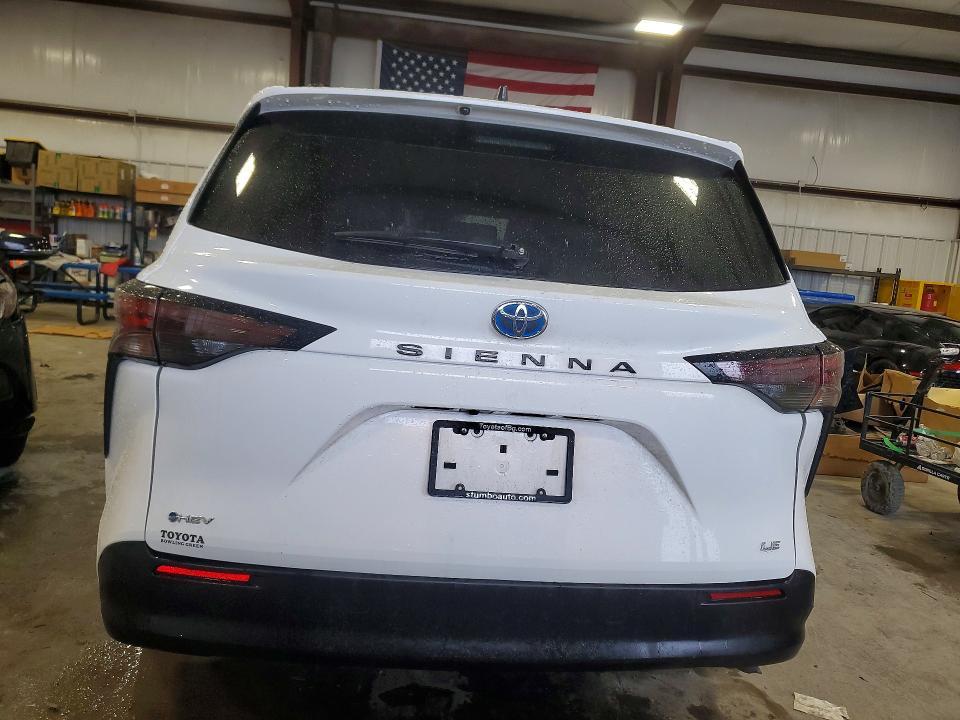 2025 Toyota Sienna le