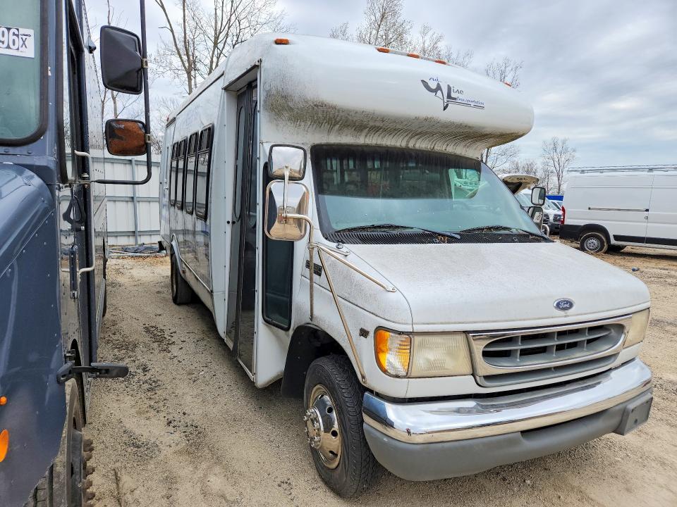 2000 Ford E-450 Shuttle Bus