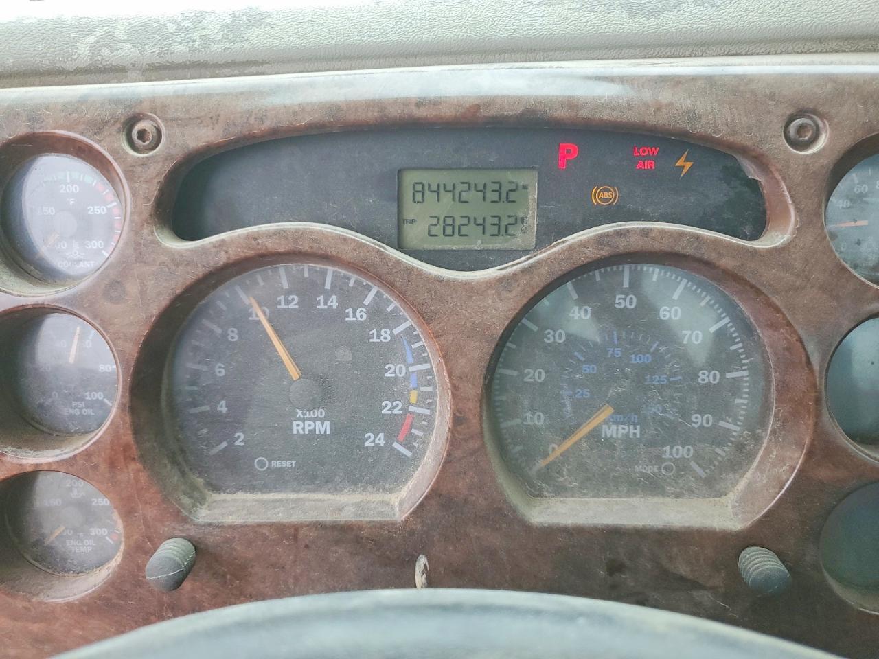 2001 Mack CH613 Semi Truck