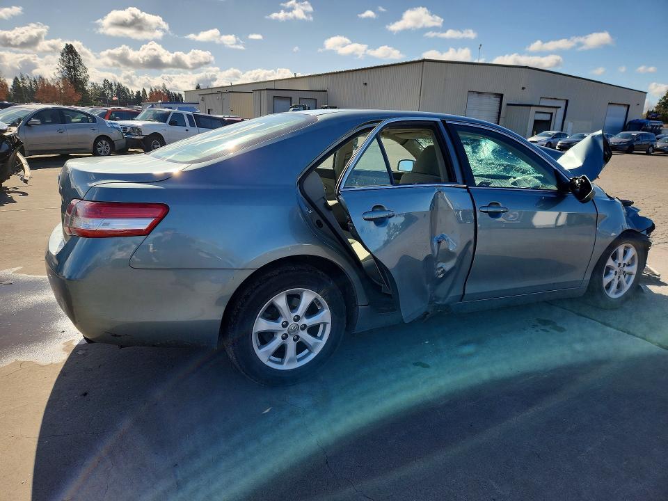 2011 Toyota Camry le