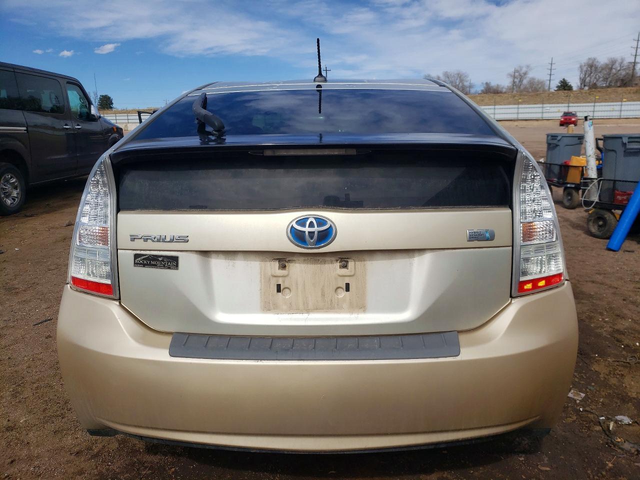 2010 Toyota Prius iii