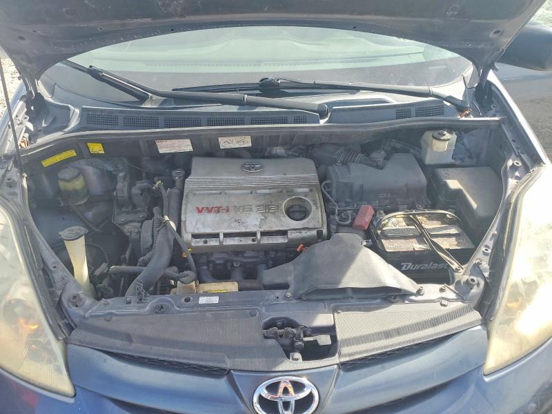 2006 Toyota Sienna le 8 Passenger