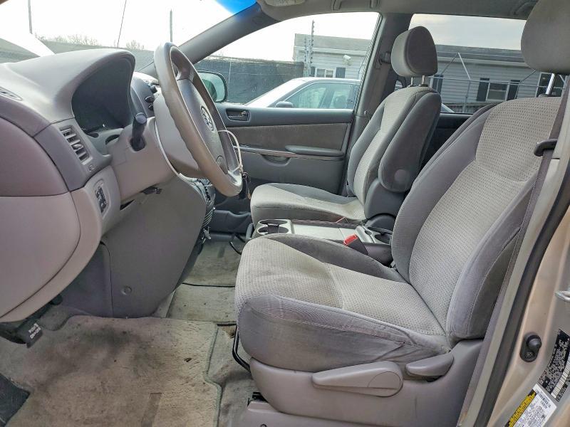 2006 Toyota Sienna le 8 Passenger