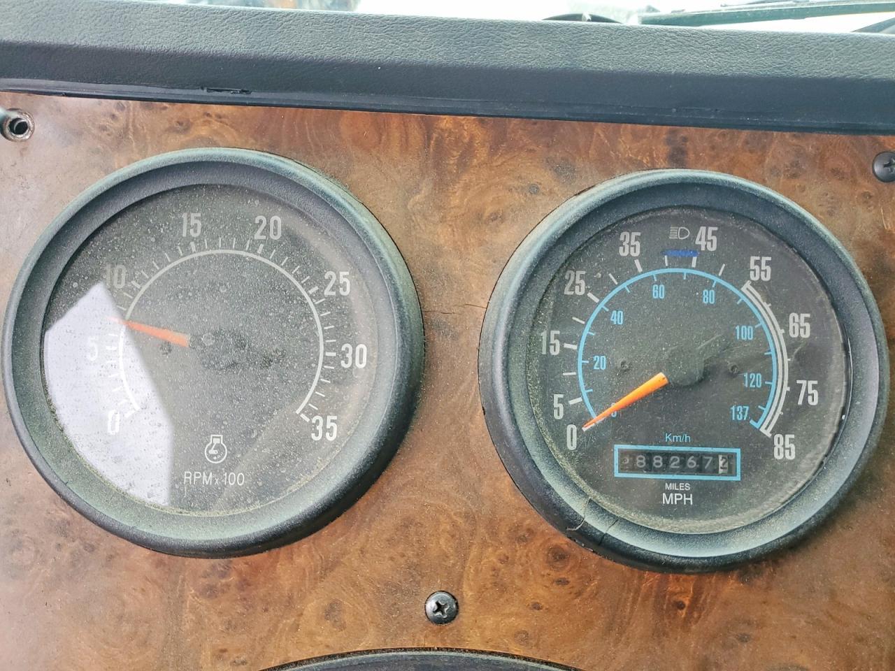 1997 International 9800 Semi Truck