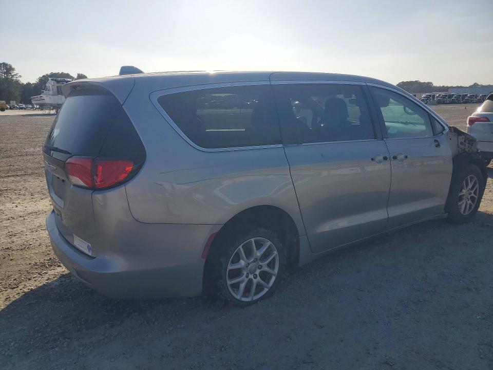 2020 Chrysler Voyager