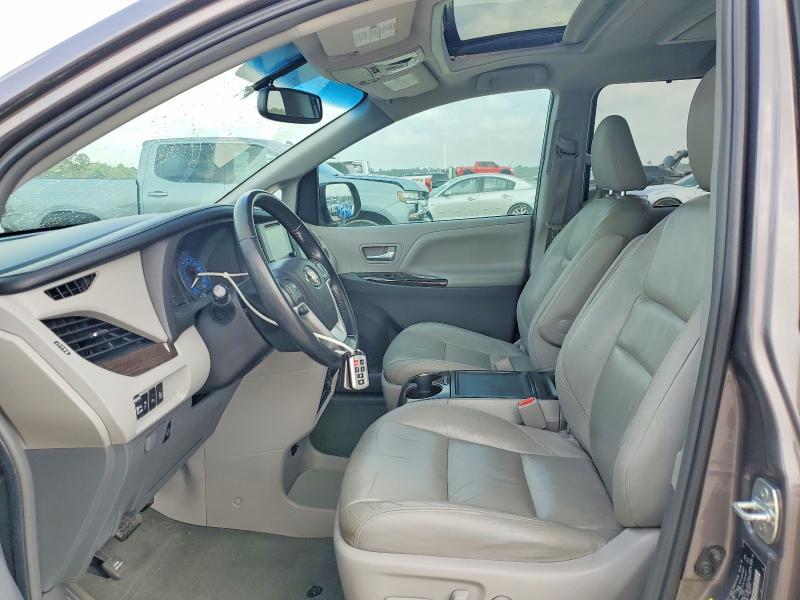 2016 Toyota Sienna xle Premium 8-passenger