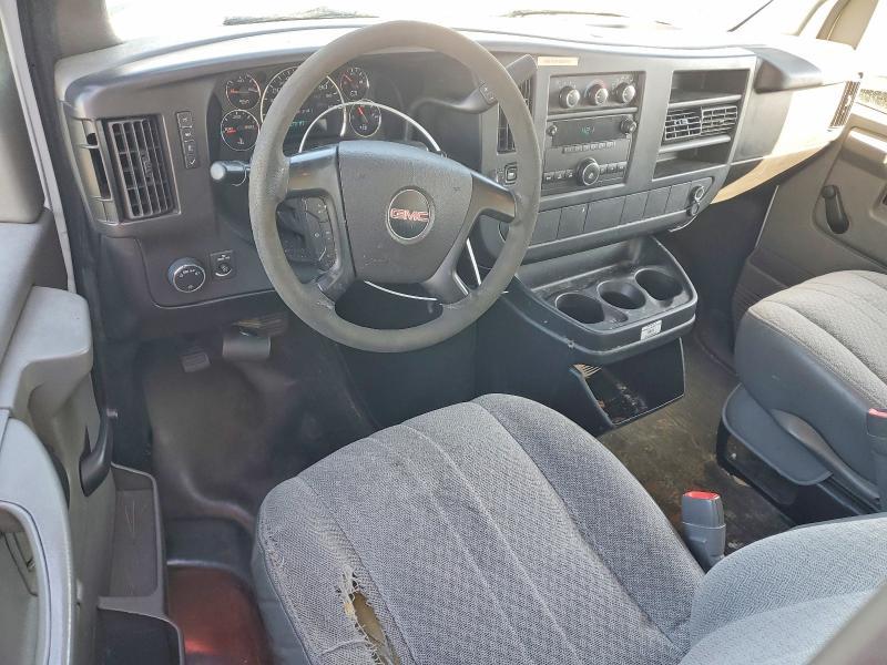 2014 GMC Savana box Truck