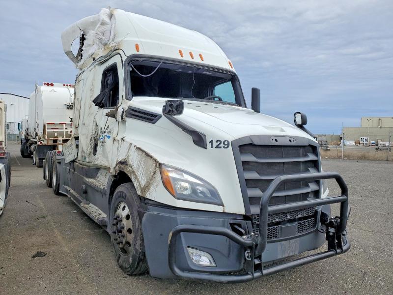2020 Freightliner Cascadia 126