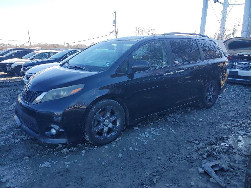 2016 Toyota Sienna se 8-passenger