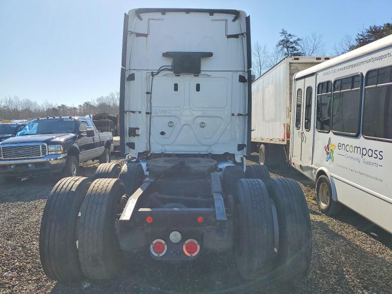 2018 Freigliner 2018 Freightliner Cascadia 125 Semi Truck