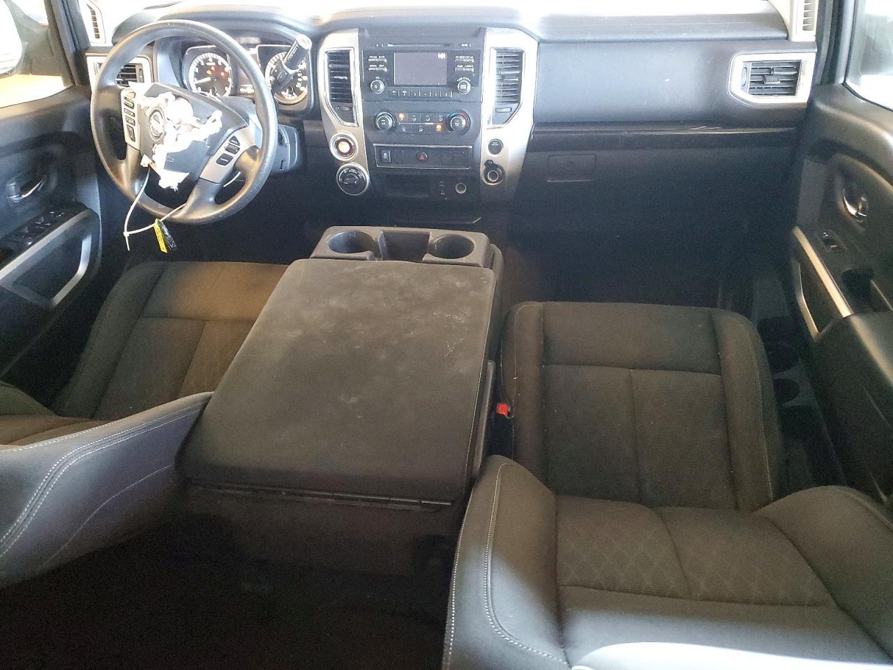 2017 Nissan Titan SV