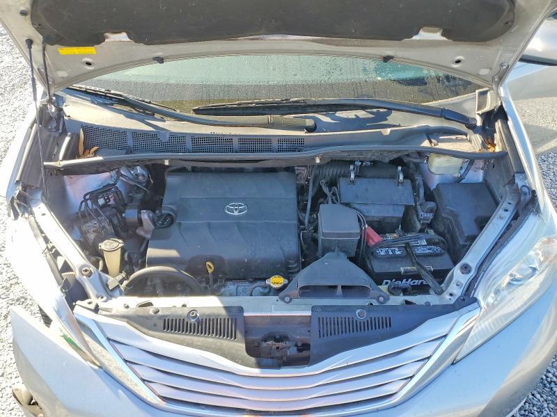 2016 Toyota Sienna le 8-passenger