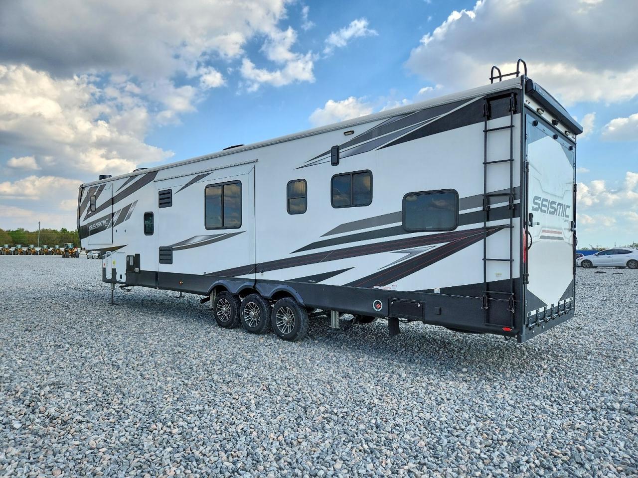 2023 Jayco Seismic Camper