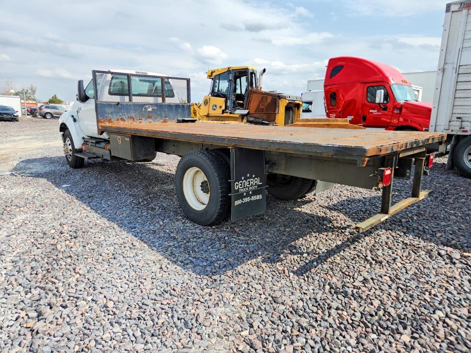 2015 Ford F650 Super Duty Flatbed Truck