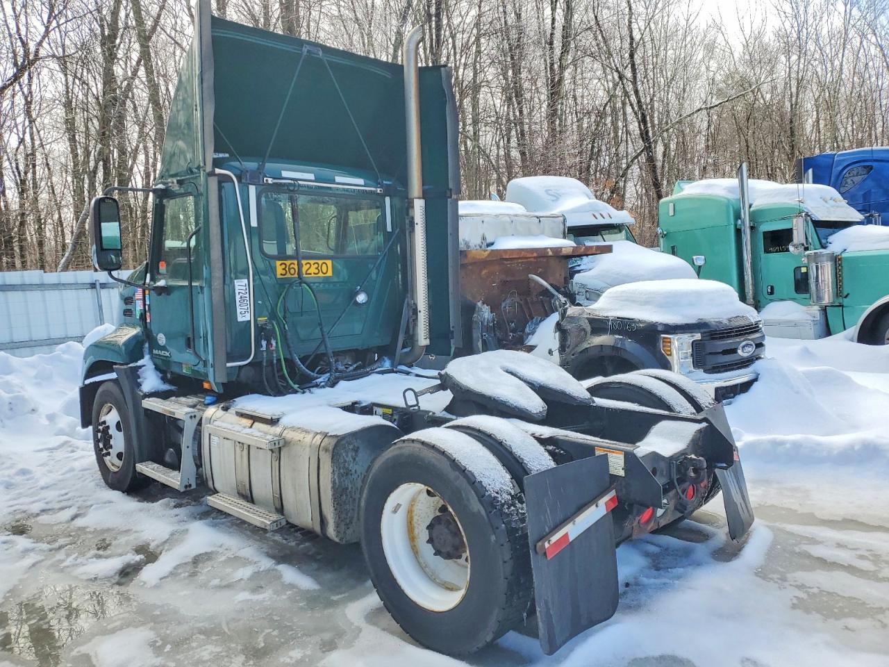 2017 Mack CXU613 Semi Truck