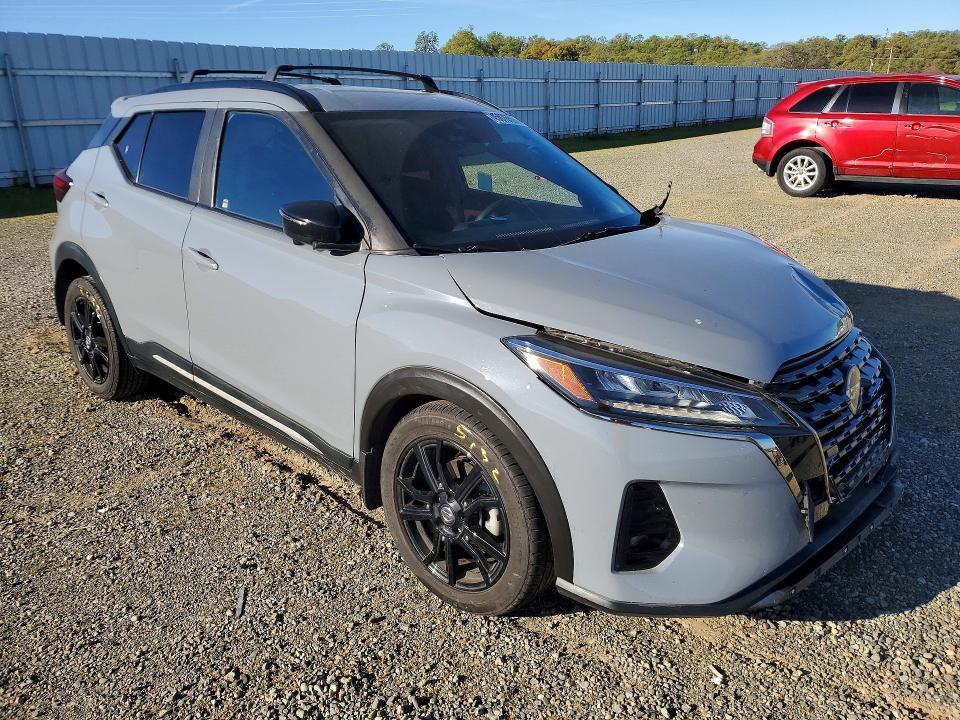 2021 Nissan Kicks sr